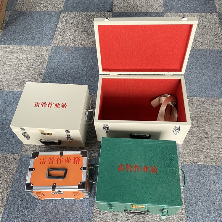 乌尔禾爆破工程作业箱如何选择？玻璃钢与传统材质的全面对比